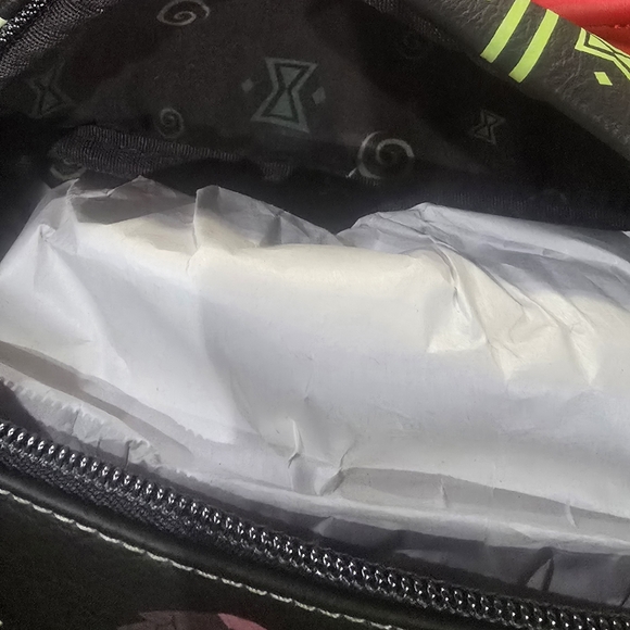 Disney Loungefly Minnie Mouse Bow And Bruno Glow In The Dark Fanny Pack. - Picture 5 of 6